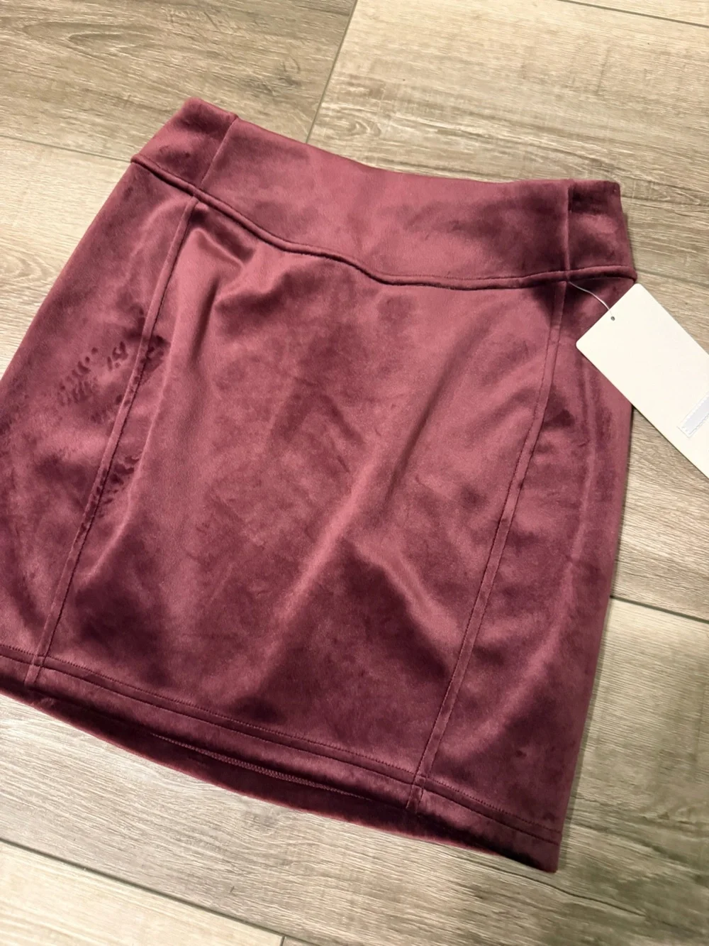 Lululemon Burgundy Velvet-Look Skirt - Scuba Mini - Picture 2 of 8